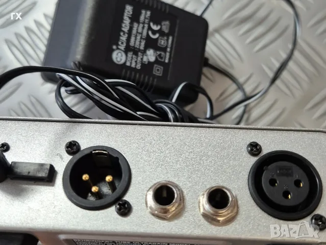 Лампов предусилвател Behringer Tube Ultragain MIC100 (с адаптер), снимка 4 - Микрофони - 55587931