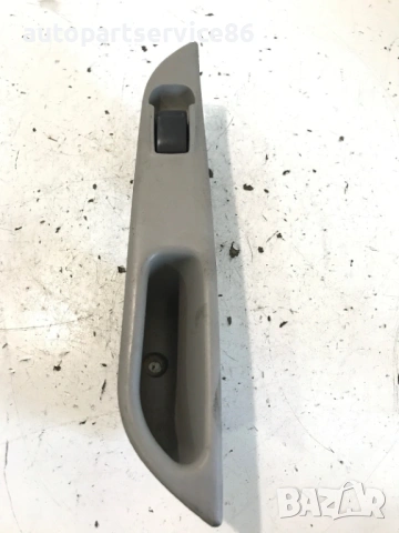 Ключ за стъкло на задна дясна врата за Nissan Almera Tino 2.2 DI (2003) 82960-BU000