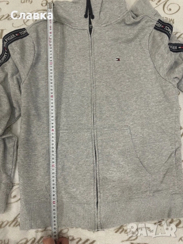 Продавам екип на Tommy Hilfiger размер L, снимка 3 - Спортни дрехи, екипи - 54740700