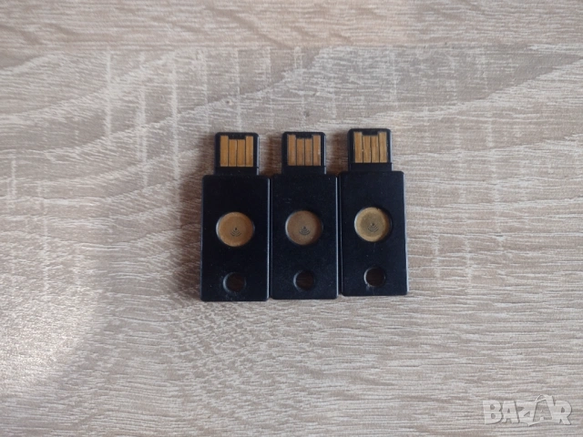3 броя USB YubiKey  Two Factor Security Key