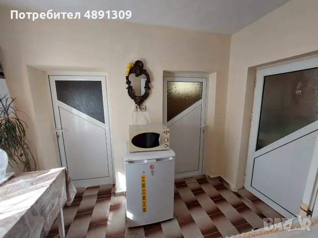 Продава се напълно обзаведена самостоятелна къща с двор в района на Зеленчукова борса, гр. Варна, снимка 10 - Къщи - 55345020