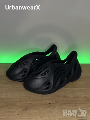 Adidas Yeezy Foam RNNR US6, снимка 2 - Джапанки - 54776064