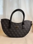 GUESS чанта тип лодка, снимка 1