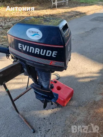 Извънбордов двигател EVINRUDE 2Т, 6 КС с 12 литров резервоар
