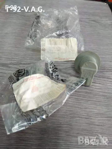 6K0953123B**NEU**VAG**Фасунга за светлини** 