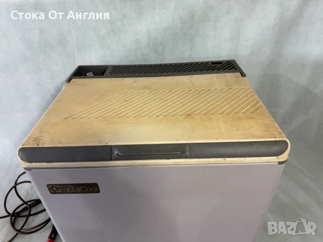Хладилник / ракла / ток- Electrolux 12V-220V / ГАЗ / 33L, снимка 2 - Хладилници - 54774913