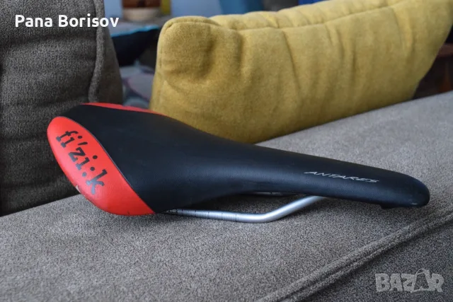 Седалка Fizik Antares Червена
