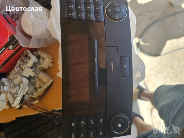 Оригинално радио за Mercedes E class w211, снимка 2 - Части - 55078326