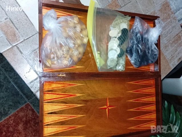 Шах48/48 с дървени фигури и  пулове, снимка 5 - Статуетки - 51787327