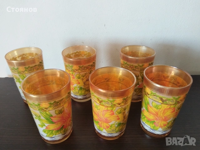 Стъклени цветни чаши от соца,за вода  безалкохолно. 