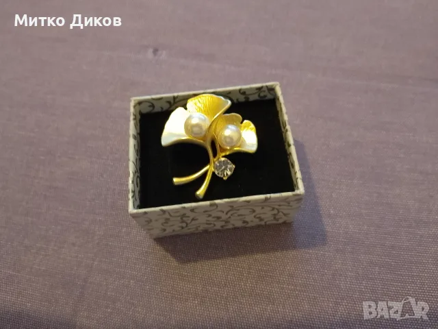 Елегантна дамска брошка Tripin’ Gentle chic TGC Model 80 нова в кутия, снимка 5 - Бижутерийни комплекти - 55307628