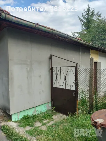 Продавам къща с двор в кв.Драгановец..