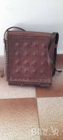 Красива изработка от естествена кожа чанта 