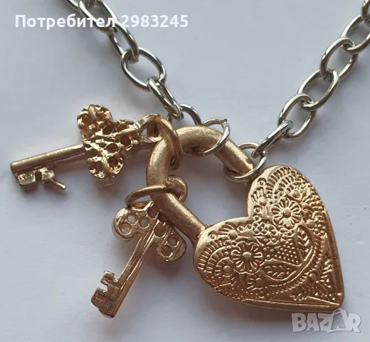 Медальон със сребриста верижка и златисти орнаменти , снимка 2 - Колиета, медальони, синджири - 55600269