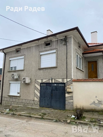 Монолитна къща с гараж и двор от 1462кв.м., снимка 2 - Къщи - 55130075