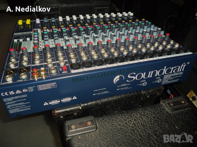 Soundcraft EFX12 audiomixer, снимка 2 - Ресийвъри, усилватели, смесителни пултове - 54843595