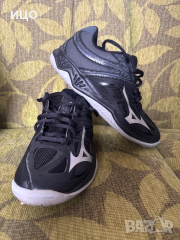 Детски маратонки за зала Mizuno 