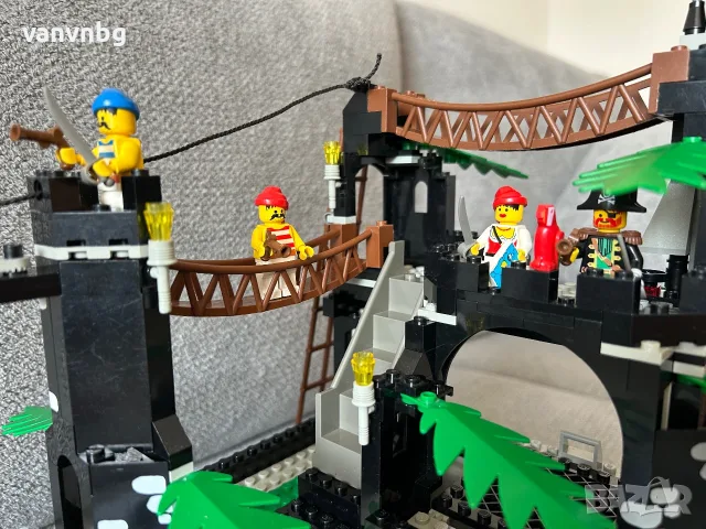 Lego Pirates 6273 Rock Island Refuge, снимка 4 - Конструктори - 55593849