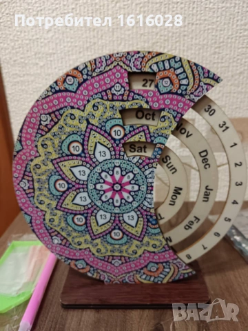 Диамантен дървен вечен календар.