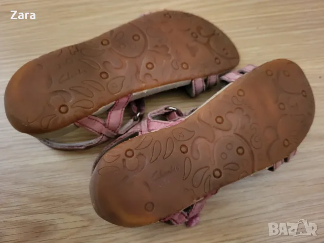 кожени сандали Clarks, 30ти номер, снимка 3 - Детски сандали и чехли - 55492277