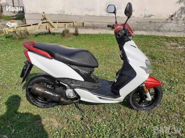 Продавам скутер Yamaha Aerox 2016 година с регистрация в перфектно техническо състояние но с външни , снимка 3 - Мотоциклети и мототехника - 55155987