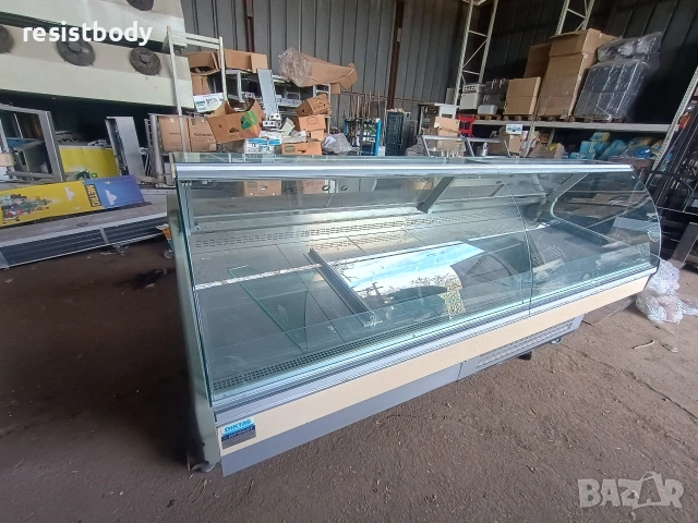 Щандова хладилна витрина 250см