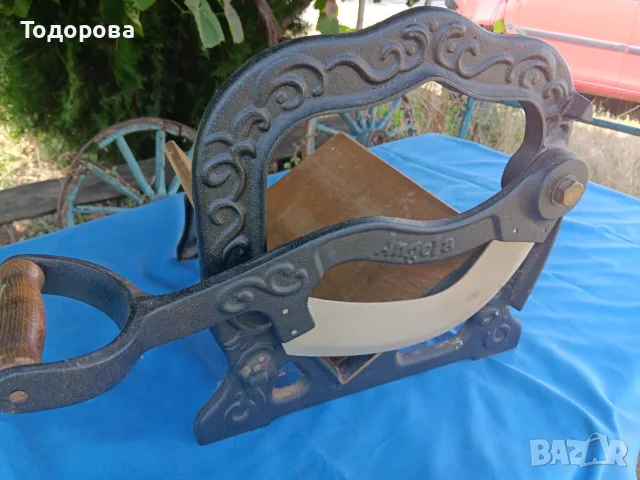 Антична домакинска гилотина.