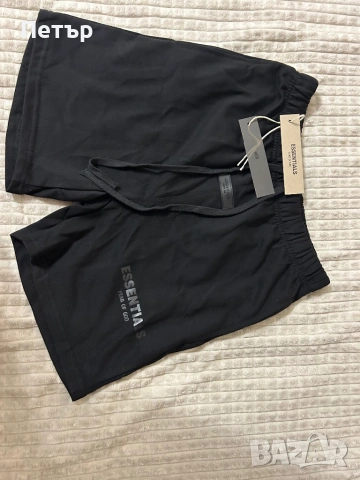 Продавам къси панталони essentials fear of god.