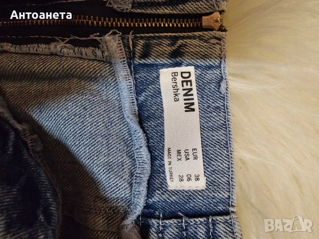 BERSHKA mom fit сини, снимка 4 - Дънки - 54542579
