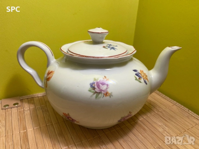 Порцеланов чайник