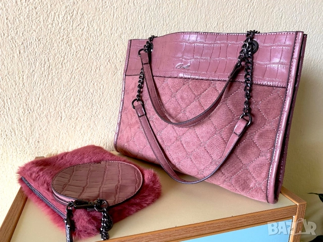 НОВА чанта Axel с аксесоари