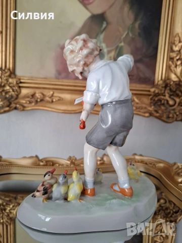 Порцеланова фигура , снимка 2 - Статуетки - 54610476