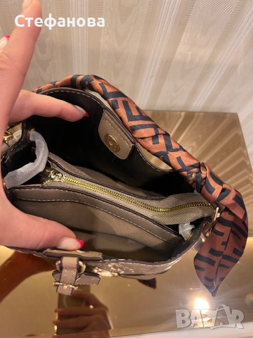Дамска чанта Fendi, снимка 3 - Чанти - 54493472