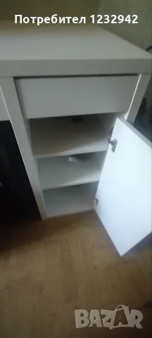 Продавам бюро икеа