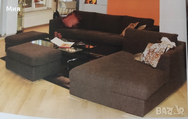 Италиански супер удобен диван с лежанка и две табуретки