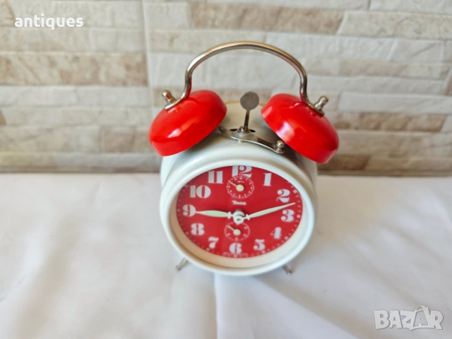 Стар часовник / будилник с камбани - Insa - Made in Yugoslavia - 1970г., снимка 3 - Антикварни и старинни предмети - 54953176