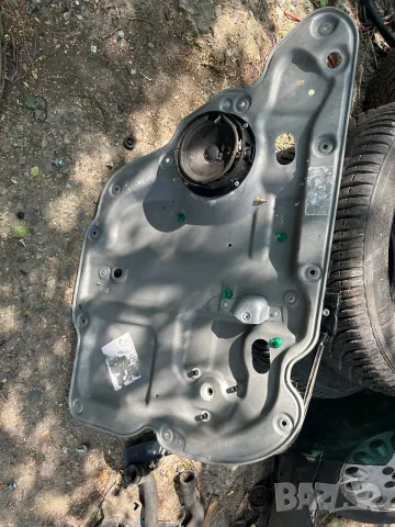 стъклоповдигач VW Touran заден ляв електрически, снимка 2 - Части - 55574393