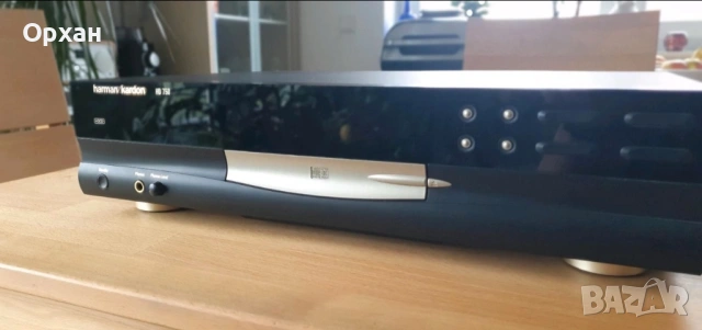 Продавам висок клас CD плейър Harman Kardon HD 750 (HDCD / Burr-Brown)