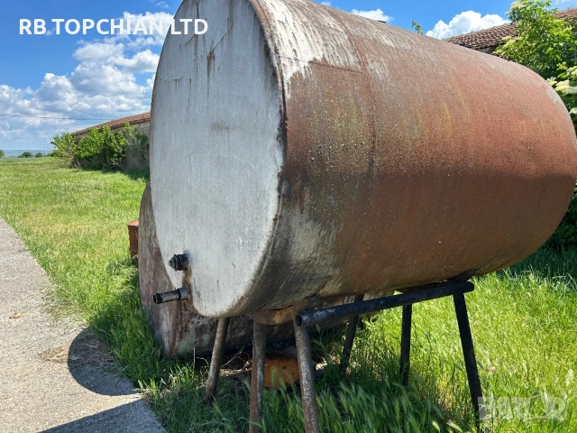 Цистерни 3000 л – 2 броя, подходящи за вода и гориво