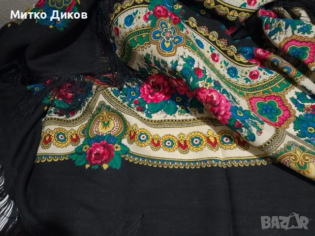 Gypsy floral multi 70 s Folkschal полски вълнен 144х144см ресни 12 см, снимка 5 - Шалове - 55190127