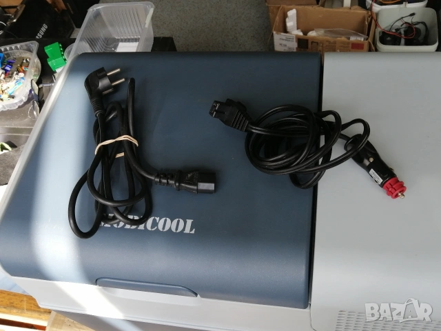 MOBICOOL 38L мобилен хладилник на 12V и 220V, снимка 3 - Хладилни чанти - 54602547