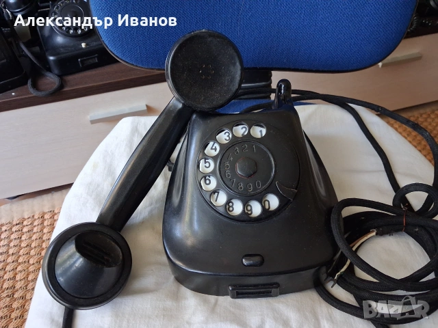 Бакелитов ретро телефон 1963 г., снимка 3 - Антикварни и старинни предмети - 54978428