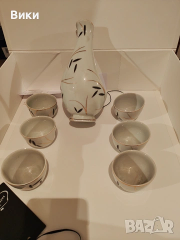 Порцеланов сервиз за ракия или ликьор, произведен от българския завод „Изида“. 1962 г