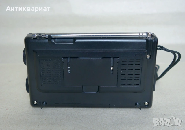 Портативно световно радио Grundig Yacht Boy 205, снимка 5 - Радиокасетофони, транзистори - 55117943