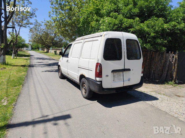 Нисан Ванете 2.3д, снимка 8 - Бусове и автобуси - 54440699