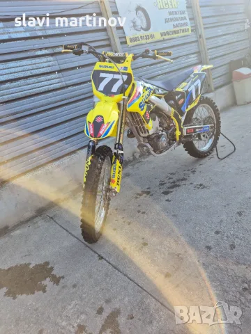 Suzuki 250 RMZ.