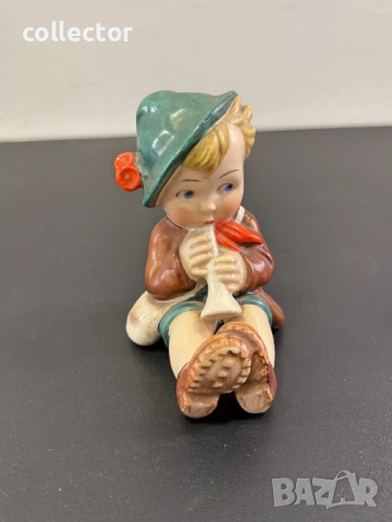 Порцеланова фигура касичка Goebel Hummel. №8089, снимка 2 - Антикварни и старинни предмети - 54191316