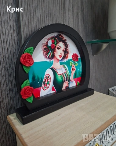 Ръчно изработено пано с българка – модерен стил 🇧🇬, снимка 2 - Декорация за дома - 54041311