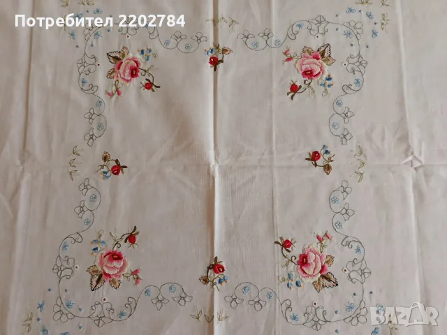 Битови, бродирани карета за маса , снимка 5 - Покривки за маси - 55671872