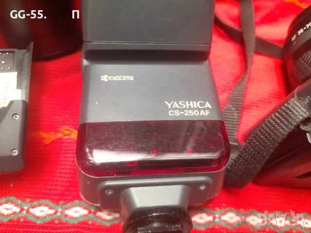 Фотоапарат YASHICA 250AF, снимка 3 - Чанти, стативи, аксесоари - 54718060